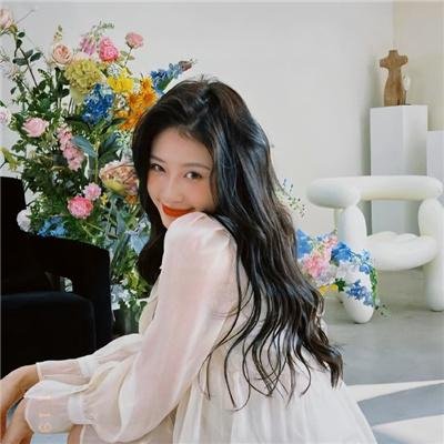 玉簪斜挽云鬓碎